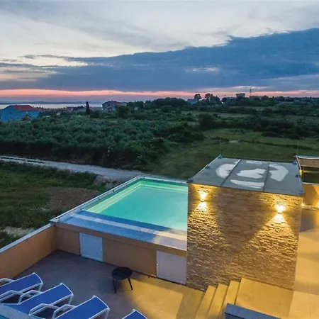 Panorama With Rooftop Pool 别墅