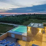 Panorama With Rooftop Pool 别墅