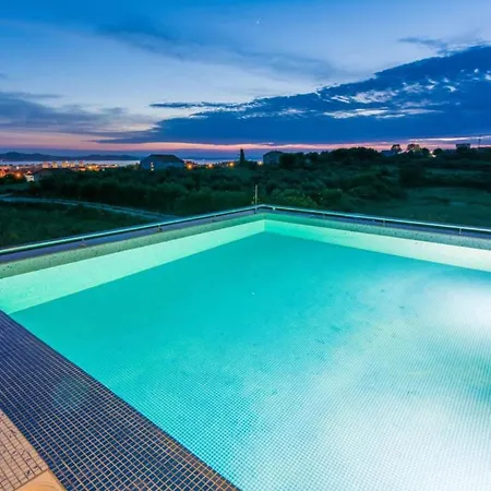 Villa Panorama With Rooftop Pool