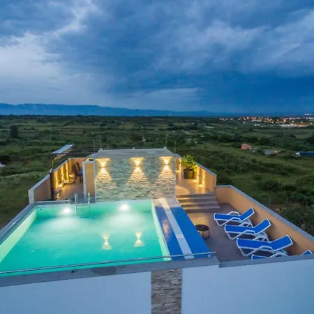 Panorama With Rooftop Pool Villa *