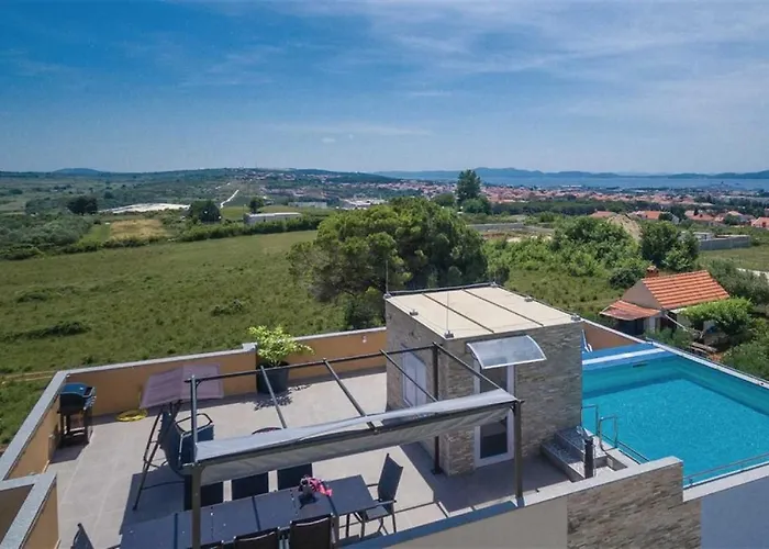 Βίλα Panorama With Rooftop Pool Ploce (Zadar)