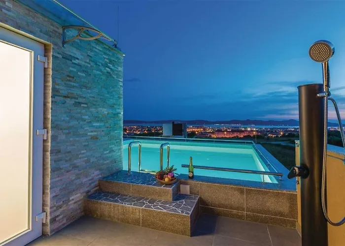 Βίλα Panorama With Rooftop Pool Ploce (Zadar)